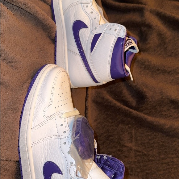 Nike High-Top Sneakers in White and Purple - Picture 3 of 7